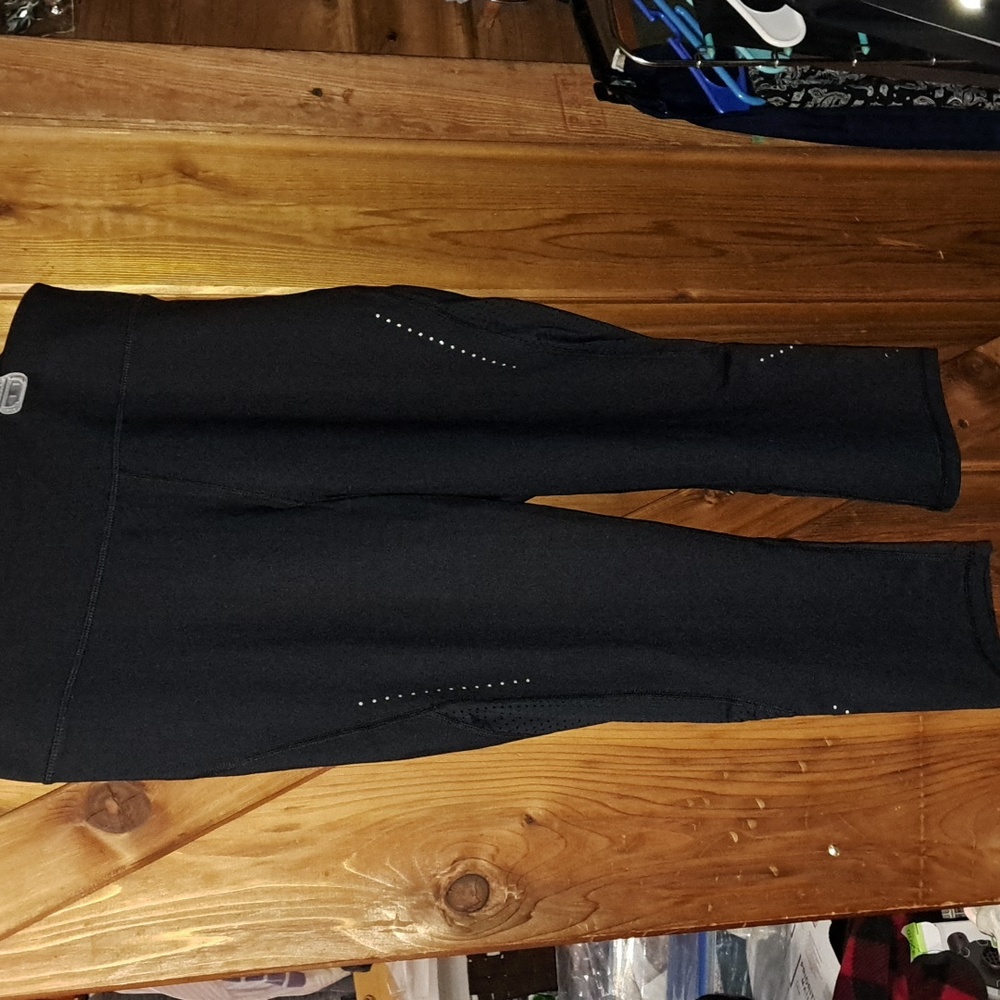 Shape Activewear leggins capris 1x/ BUNDLE ONLY